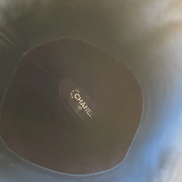 SOLD!!!! Authentic Chanel Interlocking CC Patent Leather Boots Size 37 C - Picture 14 of 15